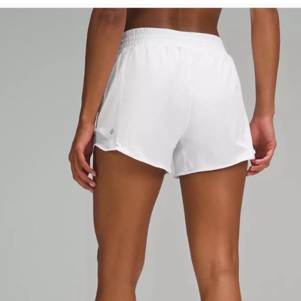 Lululemon hotty hot low rise 4” shorts